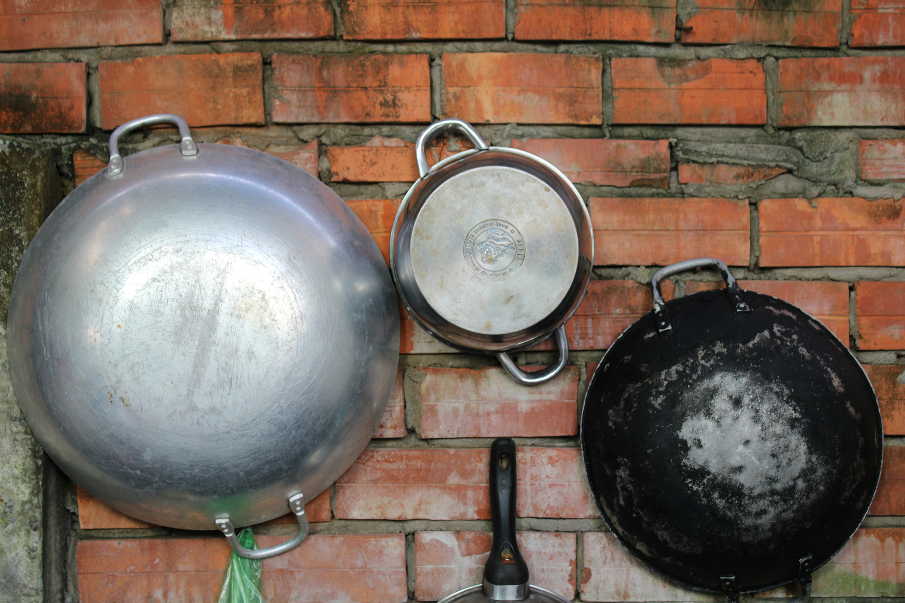 Aluminium Oberfläche wird vor dem Polieren vorbereitet